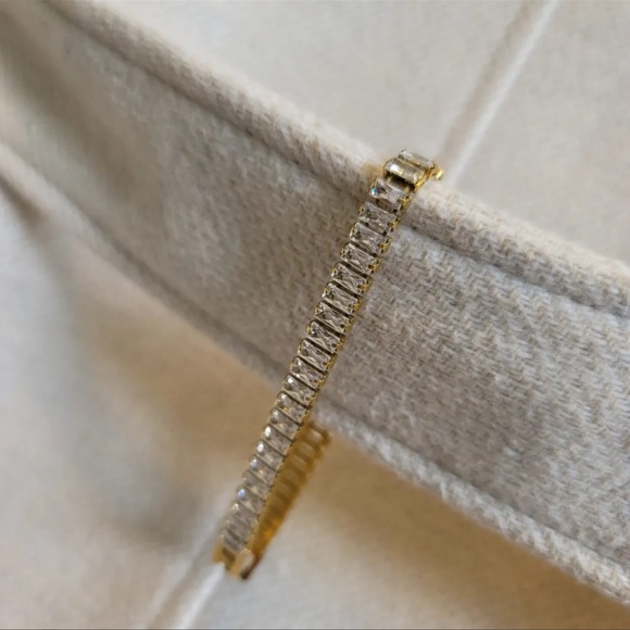 Elegant and minimalist Gold Bracelet - Picture 3 of 3